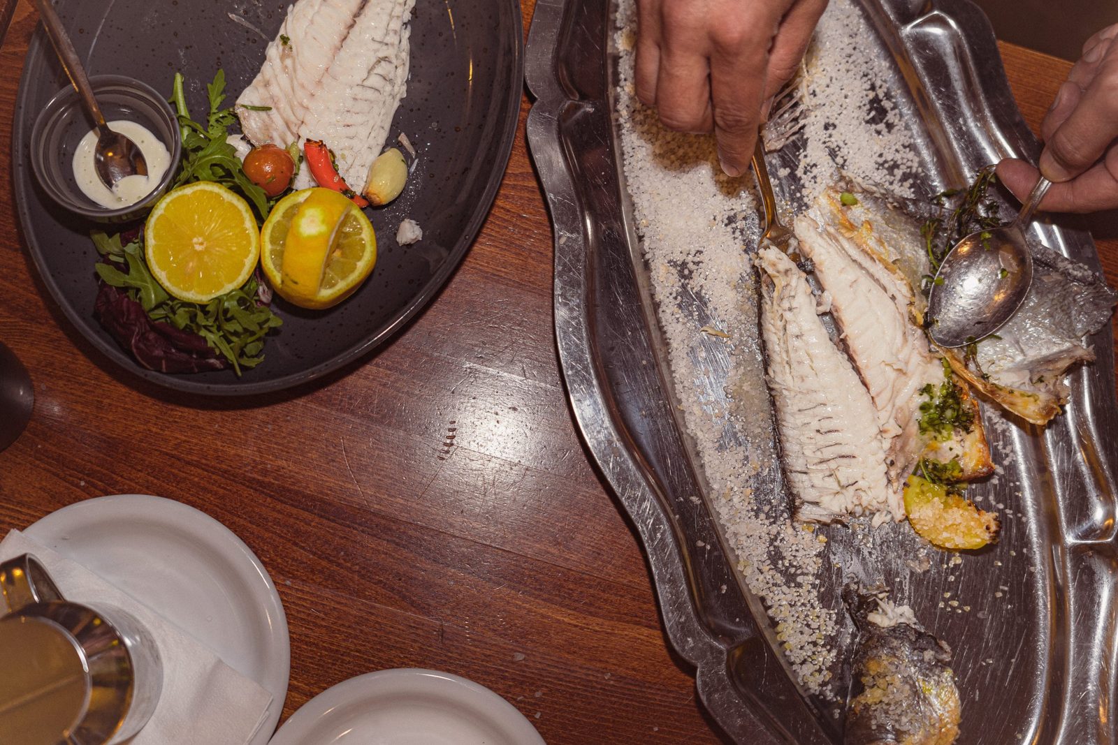 Verse vis aan tafel bereid